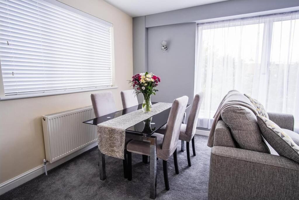 Tallets Apartment With Balcony & Parking Tewkesbury Dış mekan fotoğraf