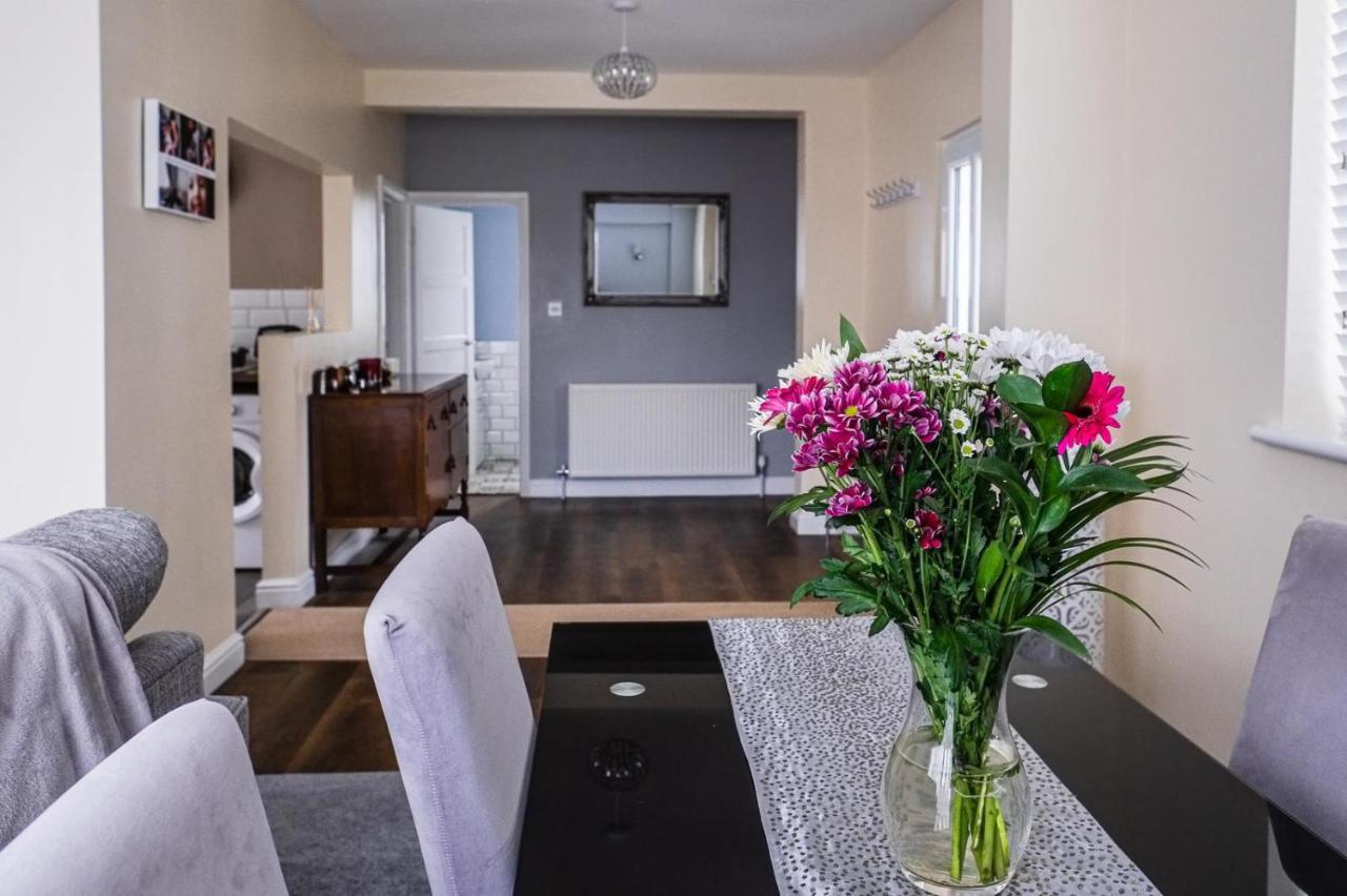 Tallets Apartment With Balcony & Parking Tewkesbury Dış mekan fotoğraf