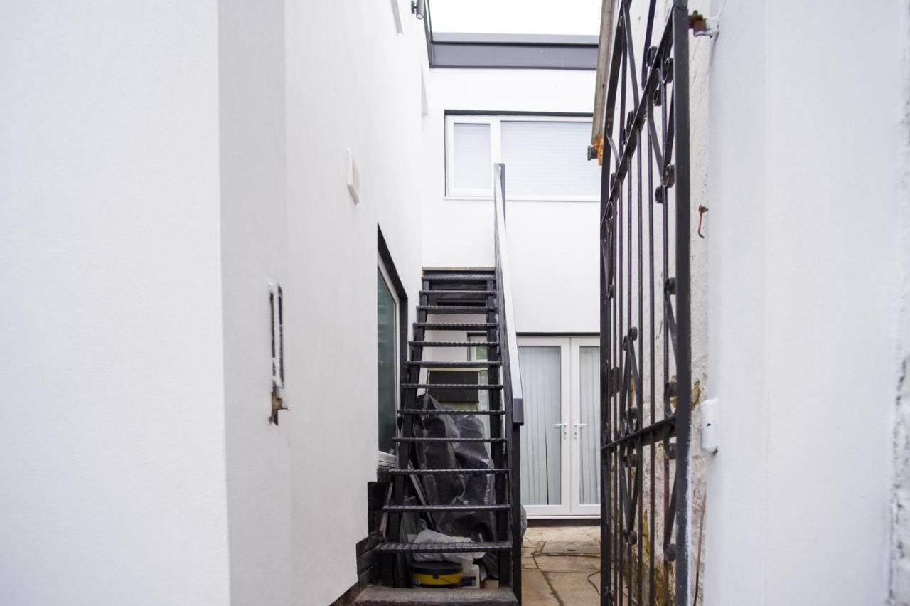 Tallets Apartment With Balcony & Parking Tewkesbury Dış mekan fotoğraf
