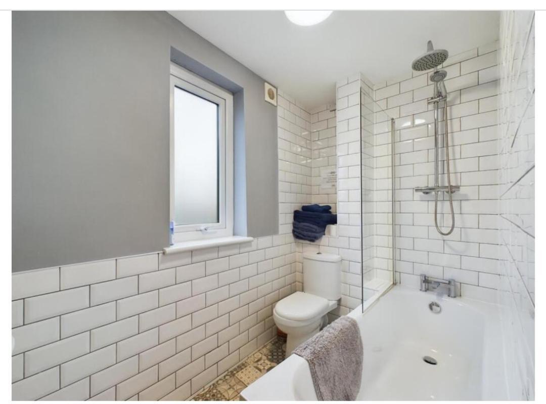 Tallets Apartment With Balcony & Parking Tewkesbury Dış mekan fotoğraf